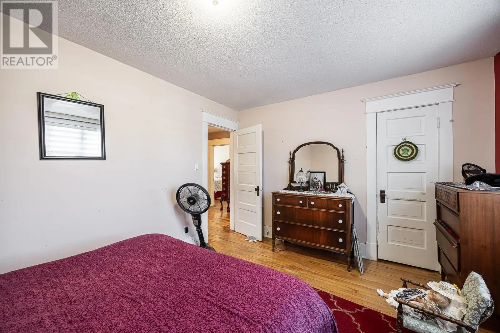 17 Huron St W