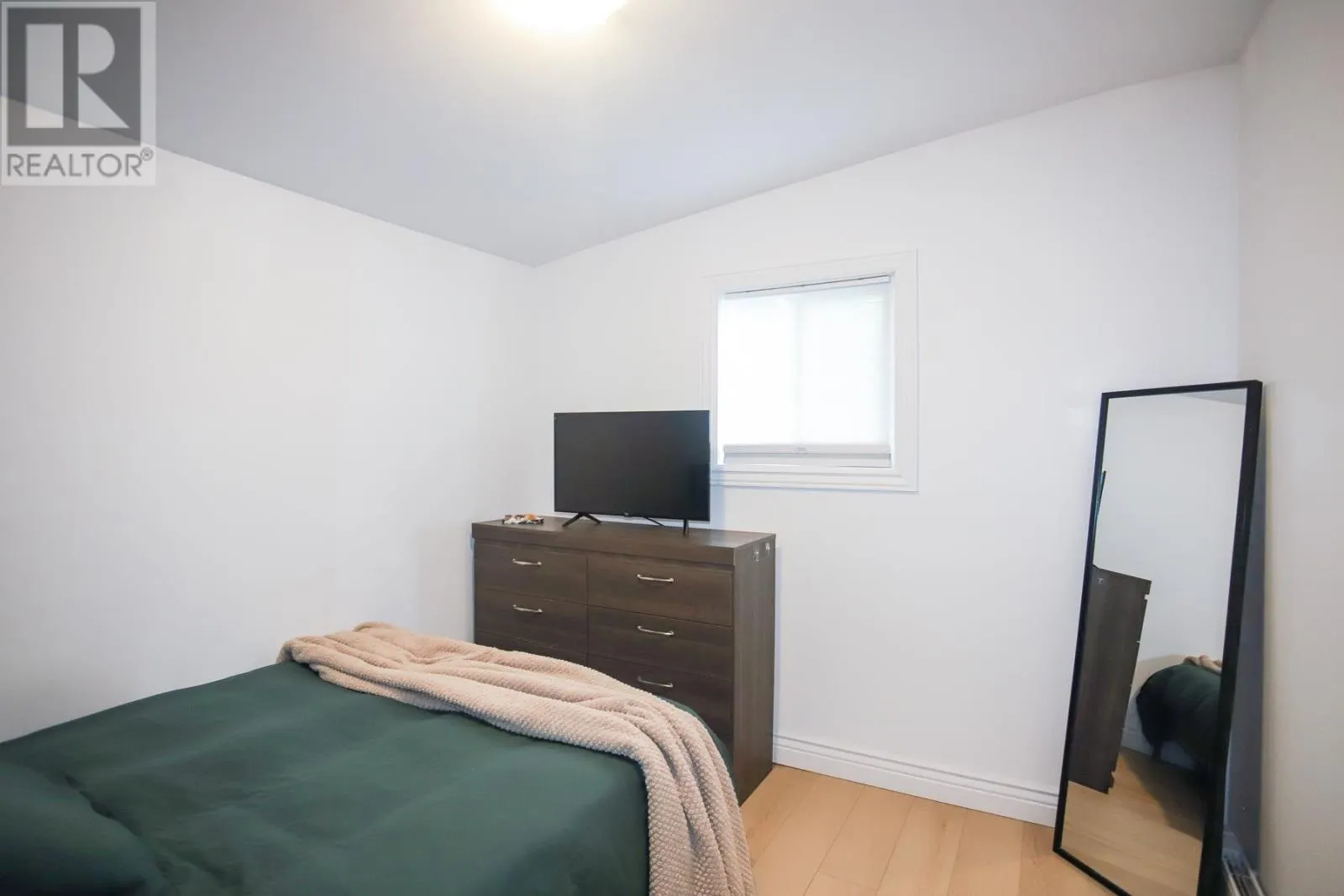 82 Elliott RD