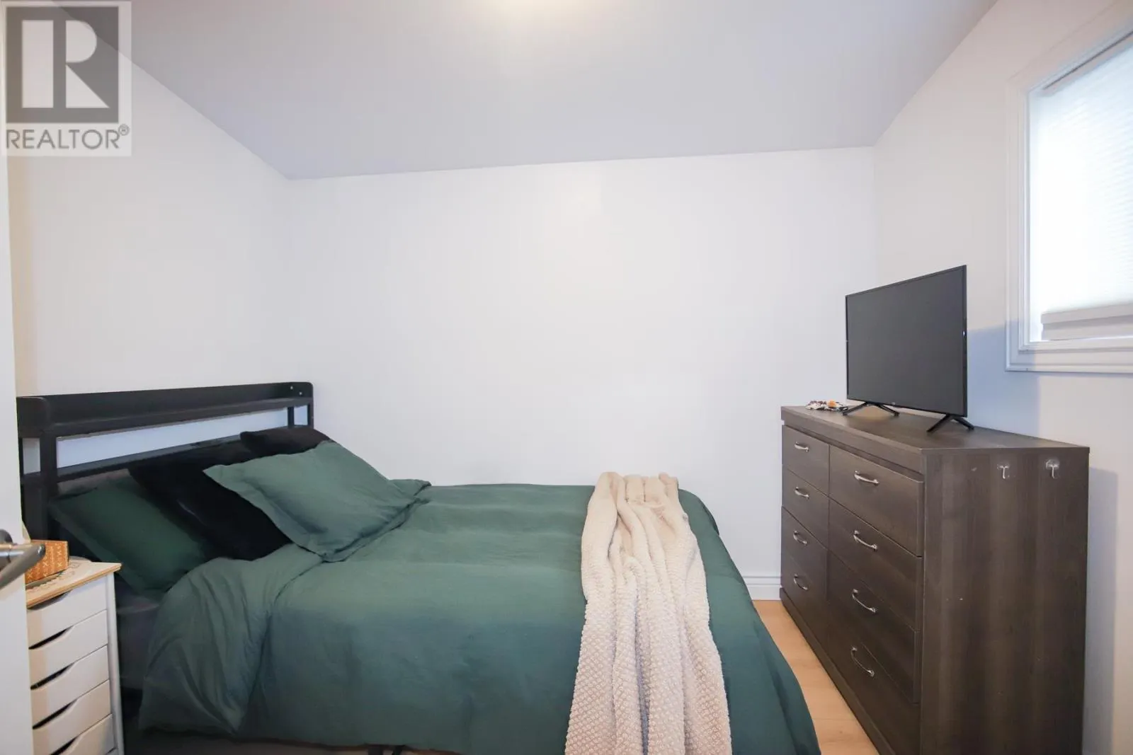 82 Elliott RD