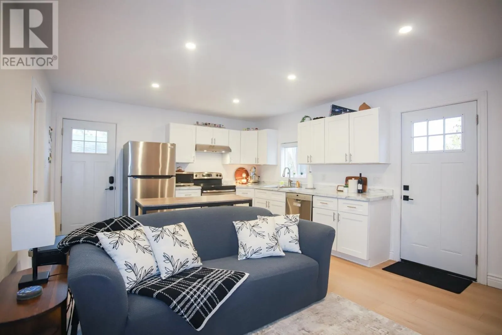 82 Elliott RD