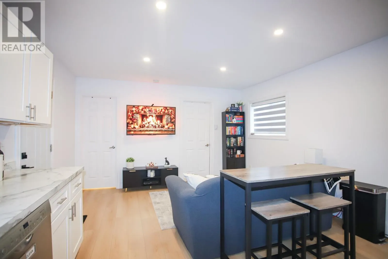 82 Elliott RD