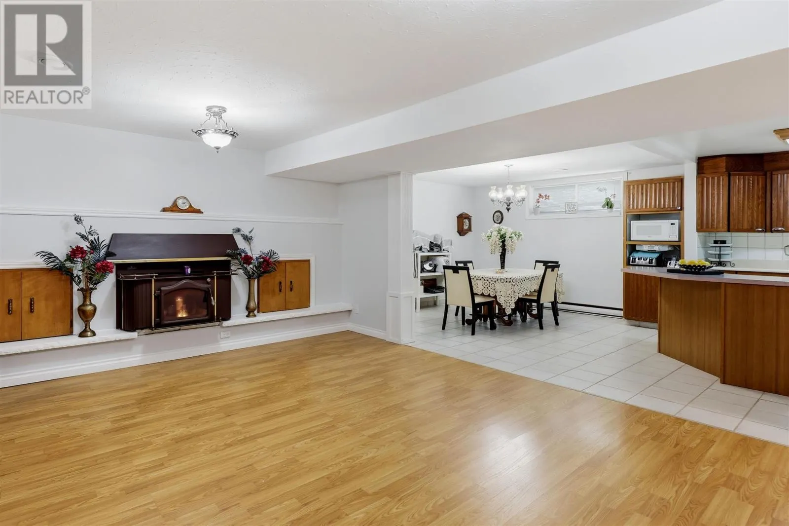305 Reid ST