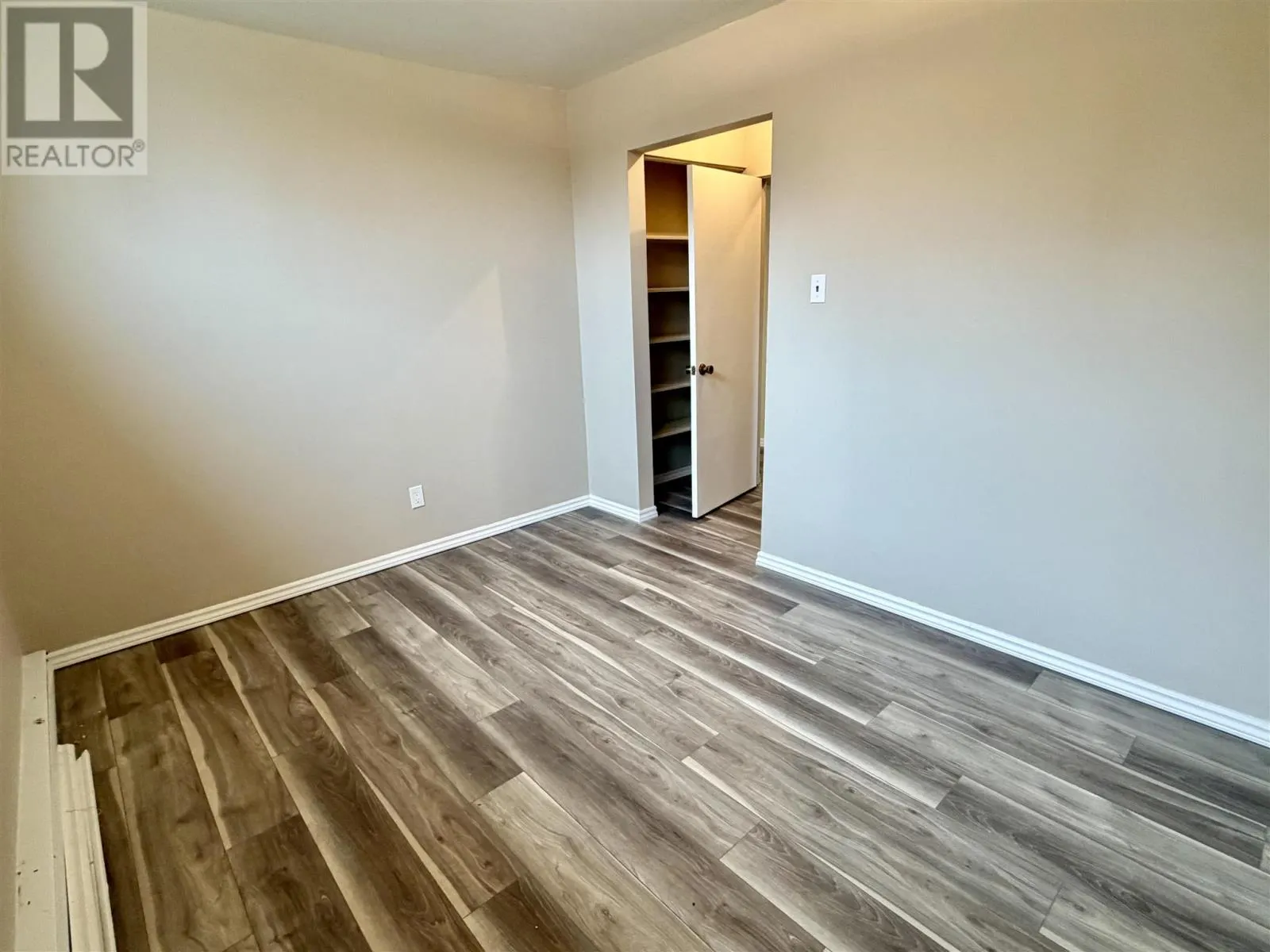 23 Mississauga AVE # 6