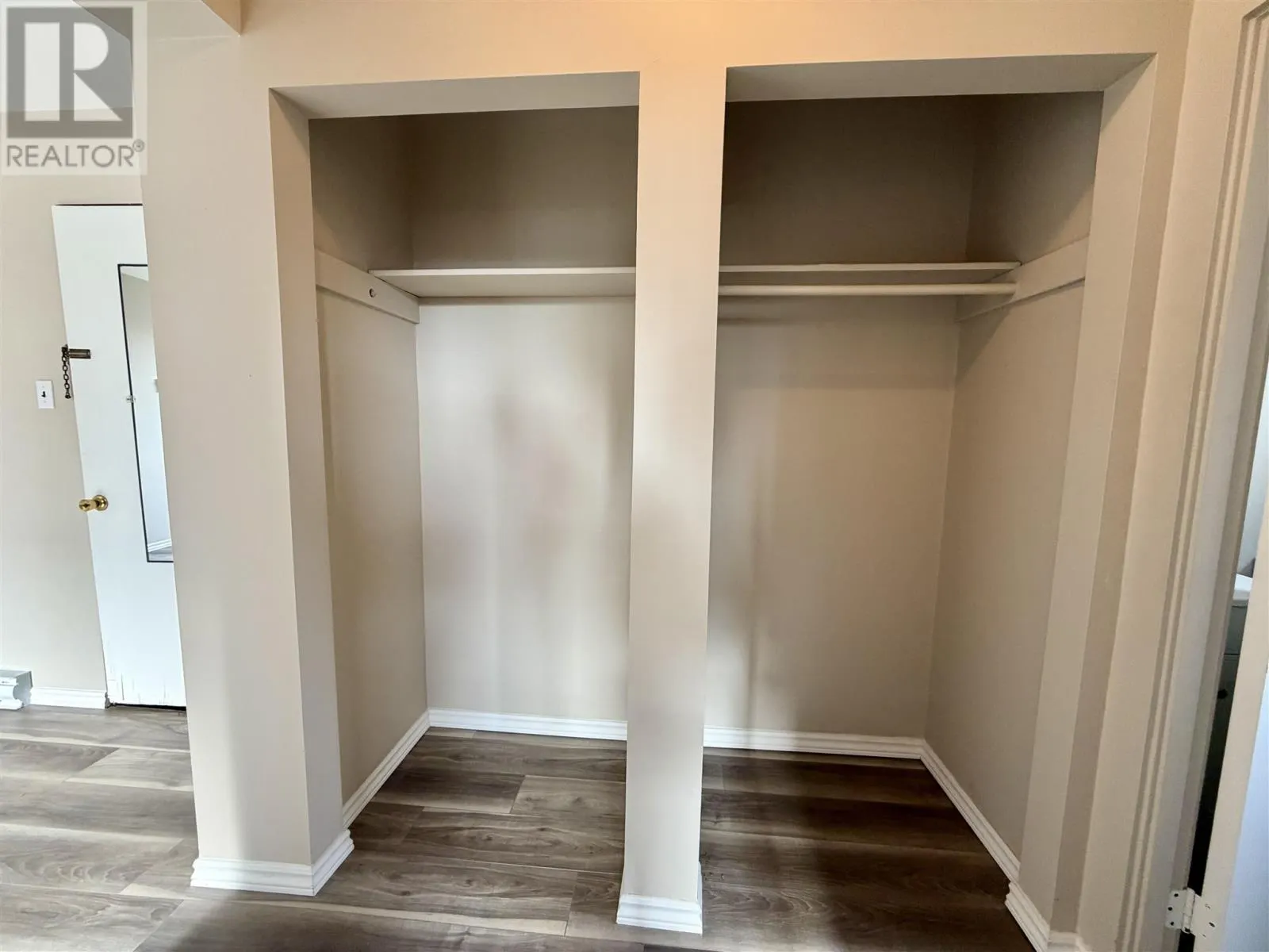 23 Mississauga AVE # 6