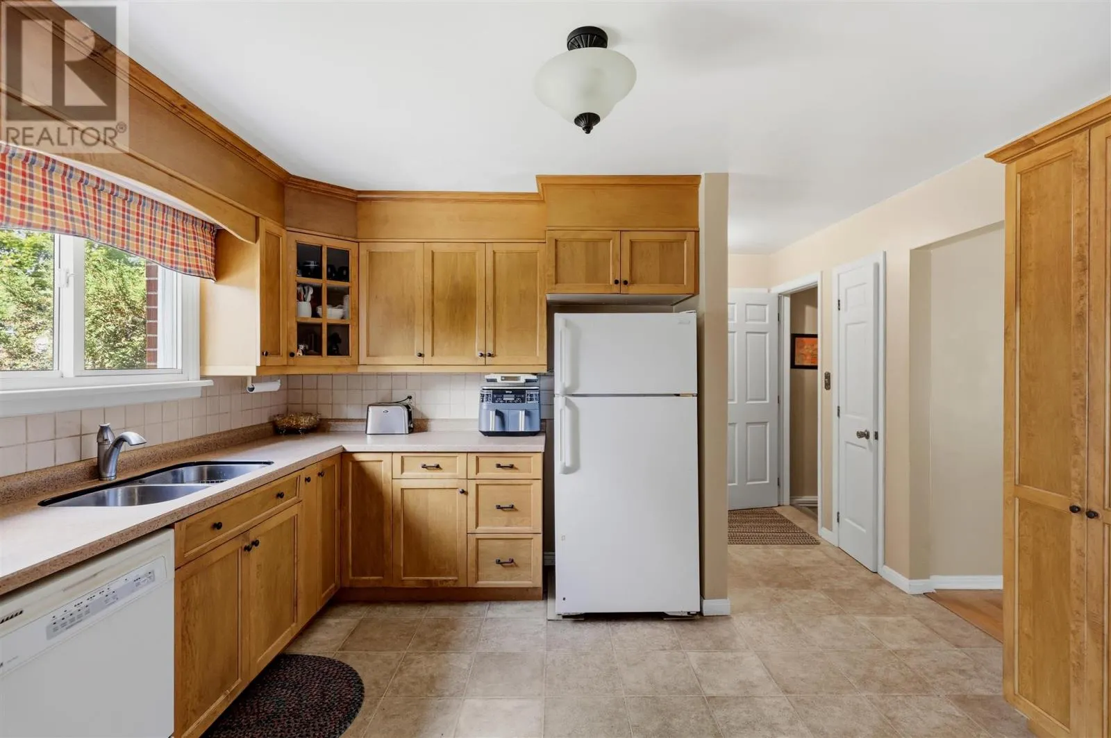 187 Country Club PL