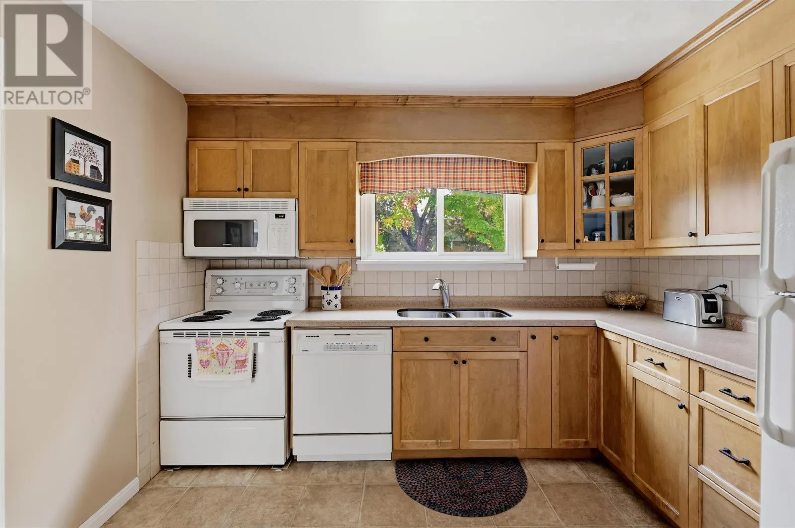187 Country Club PL