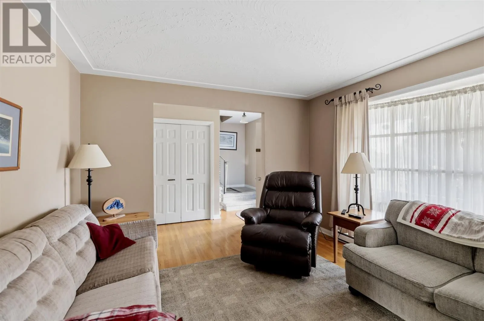 187 Country Club PL
