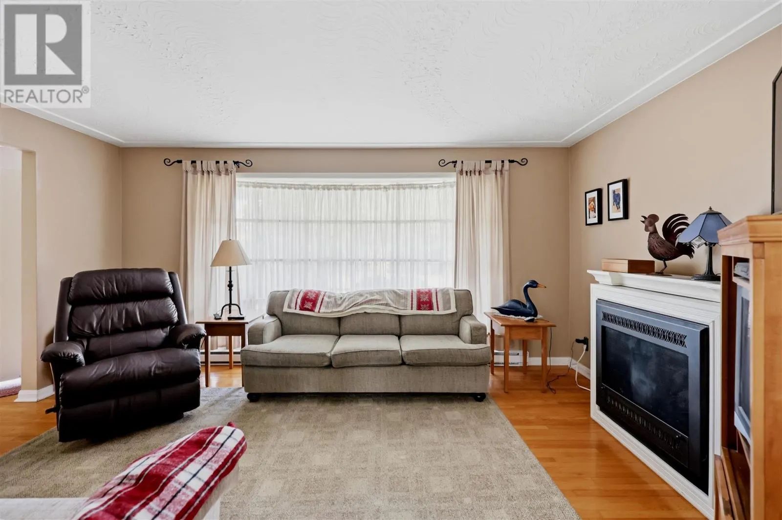 187 Country Club PL