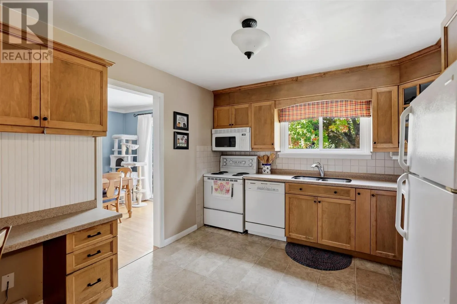 187 Country Club PL