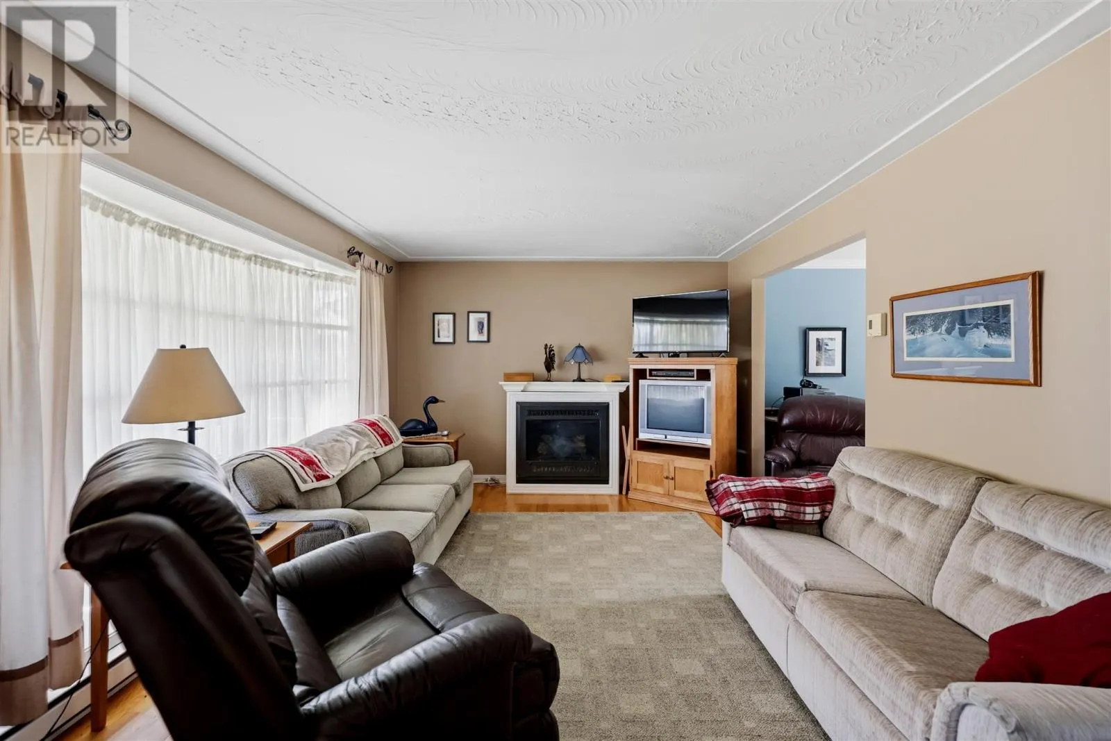 187 Country Club PL