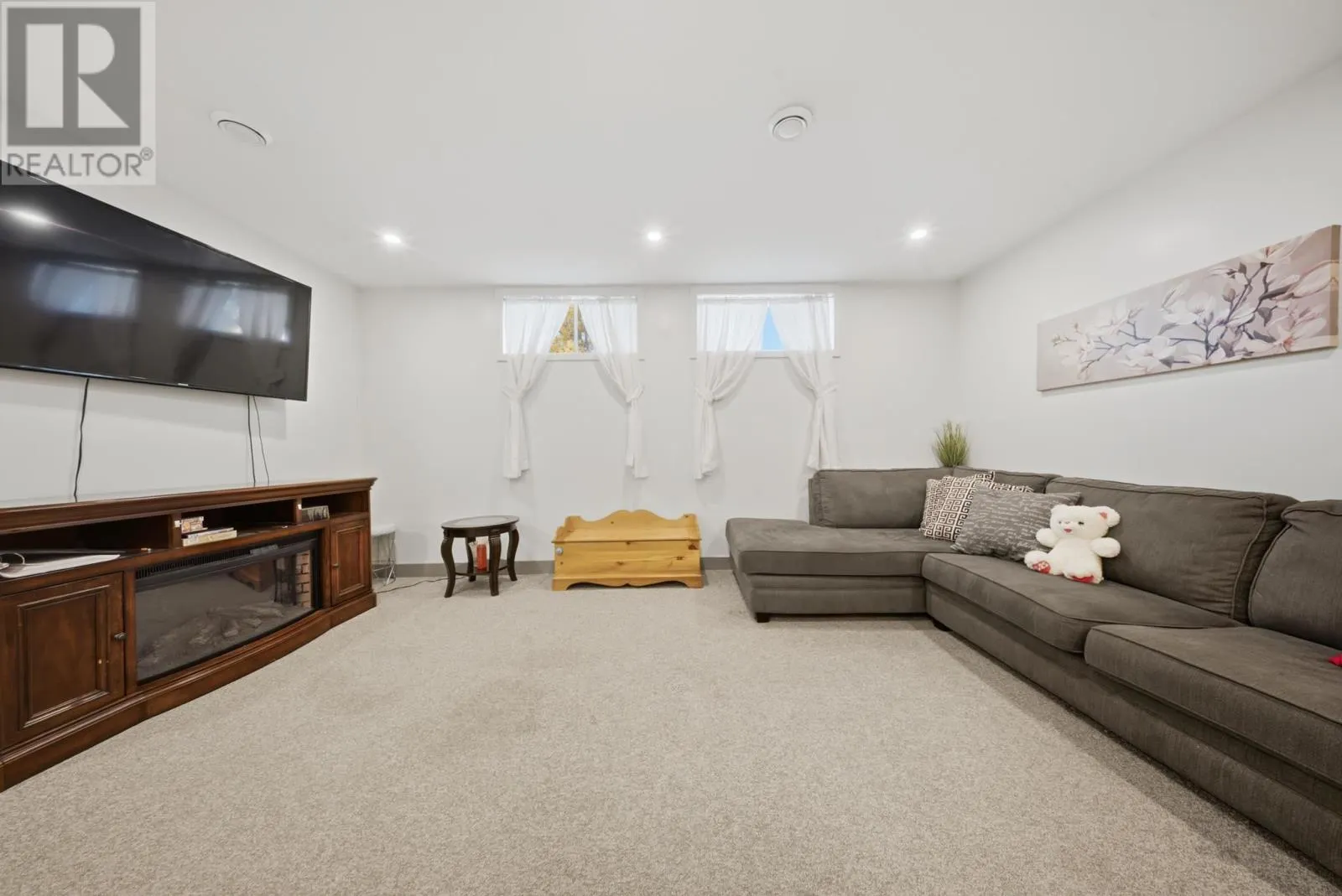 70 Country Club PL