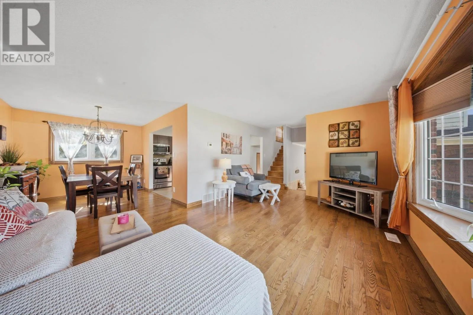 70 Country Club PL
