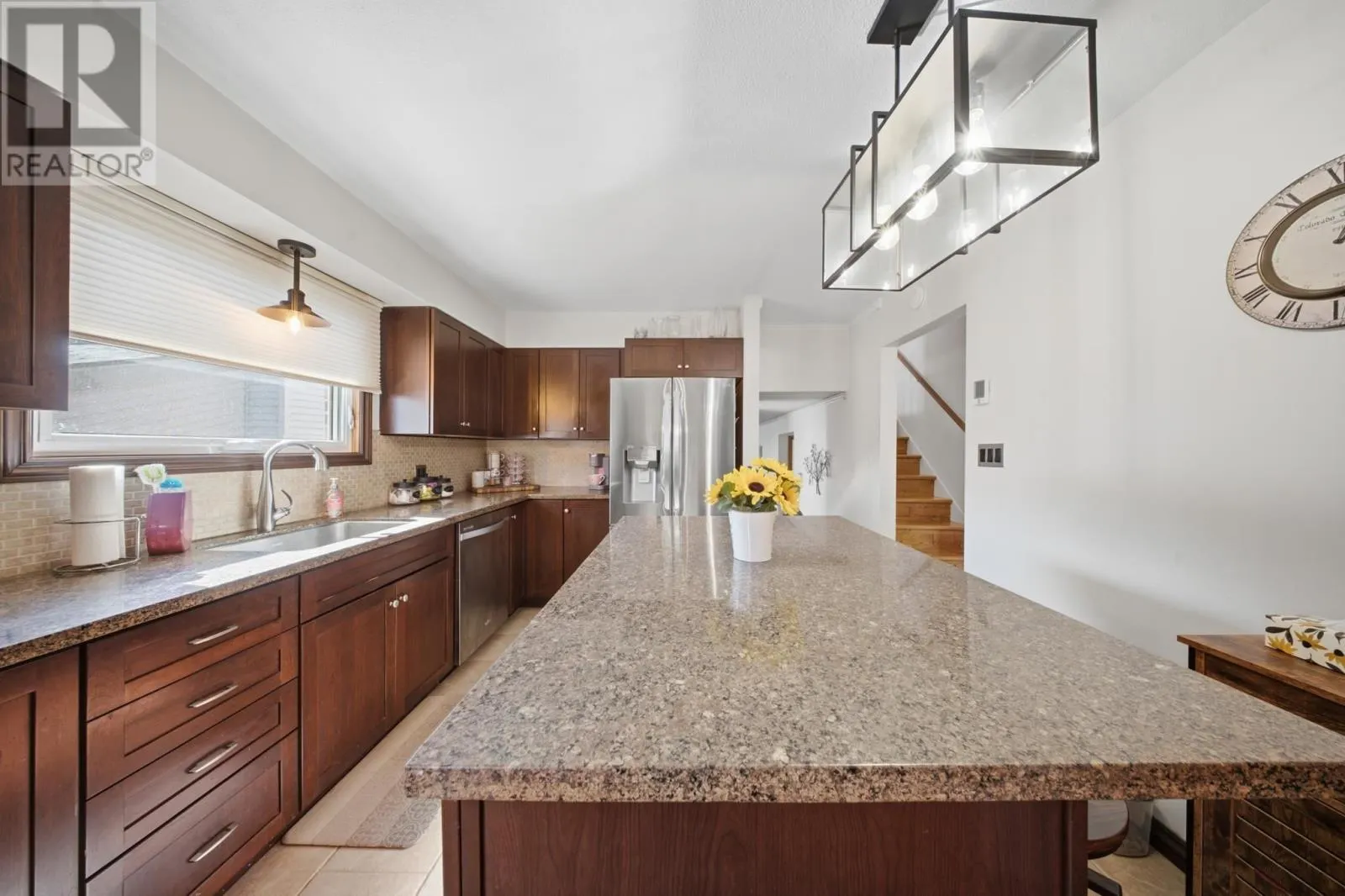70 Country Club PL