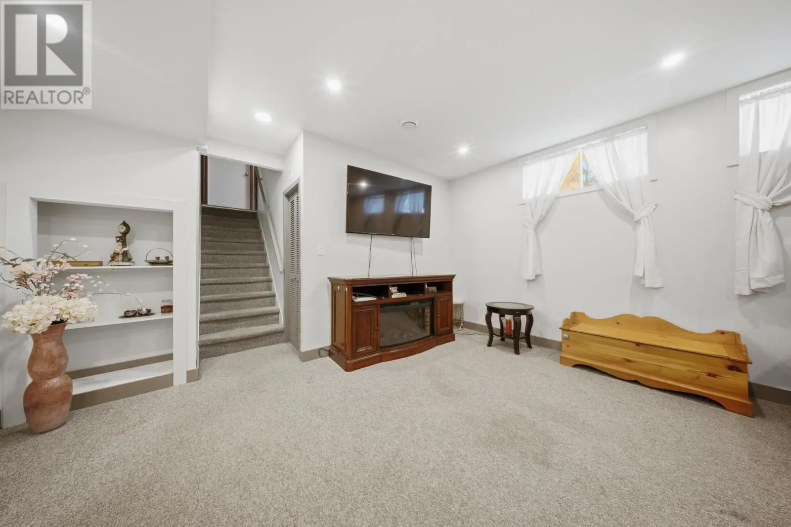 70 Country Club PL