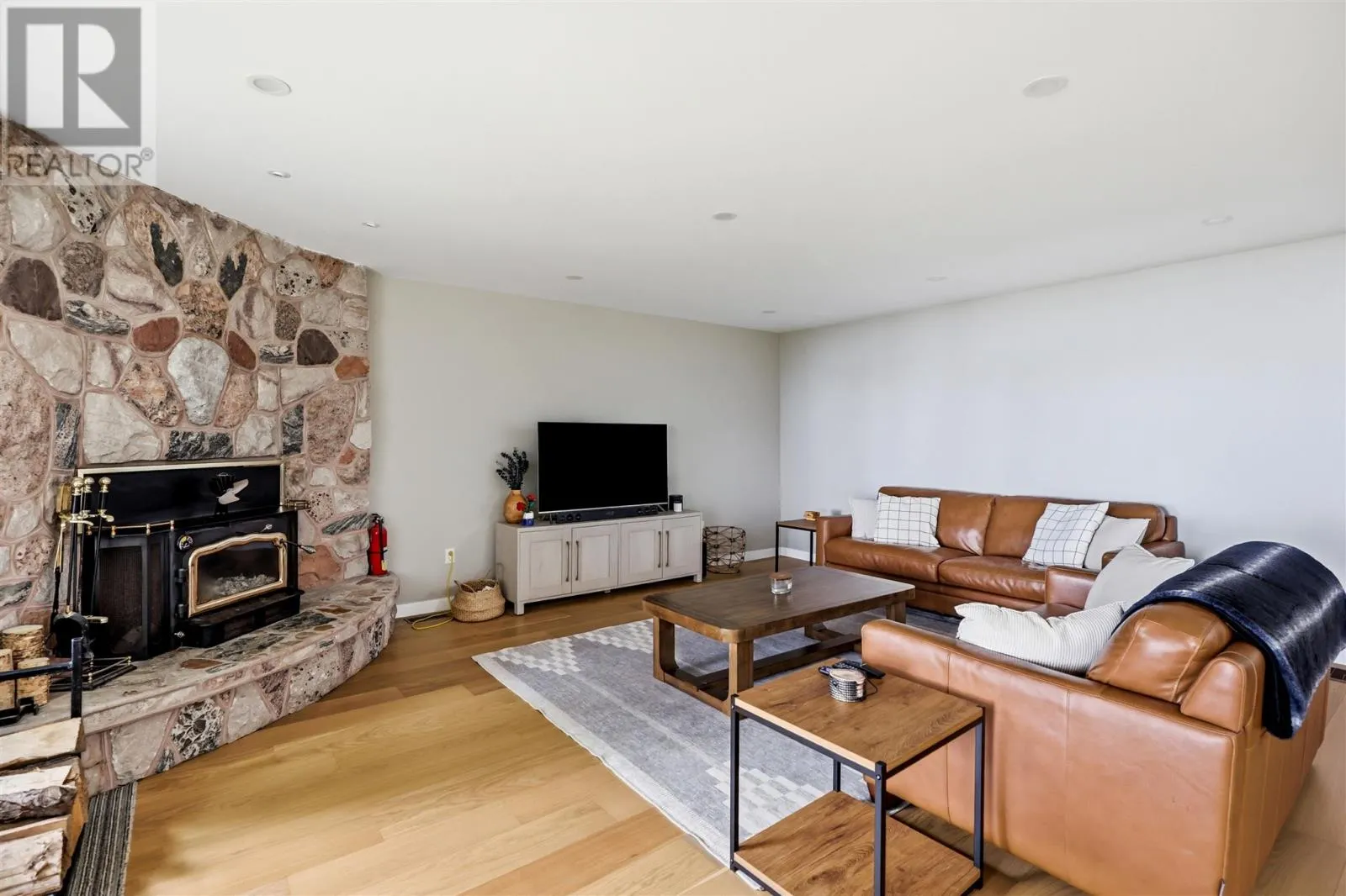 15 Dominion Park DR