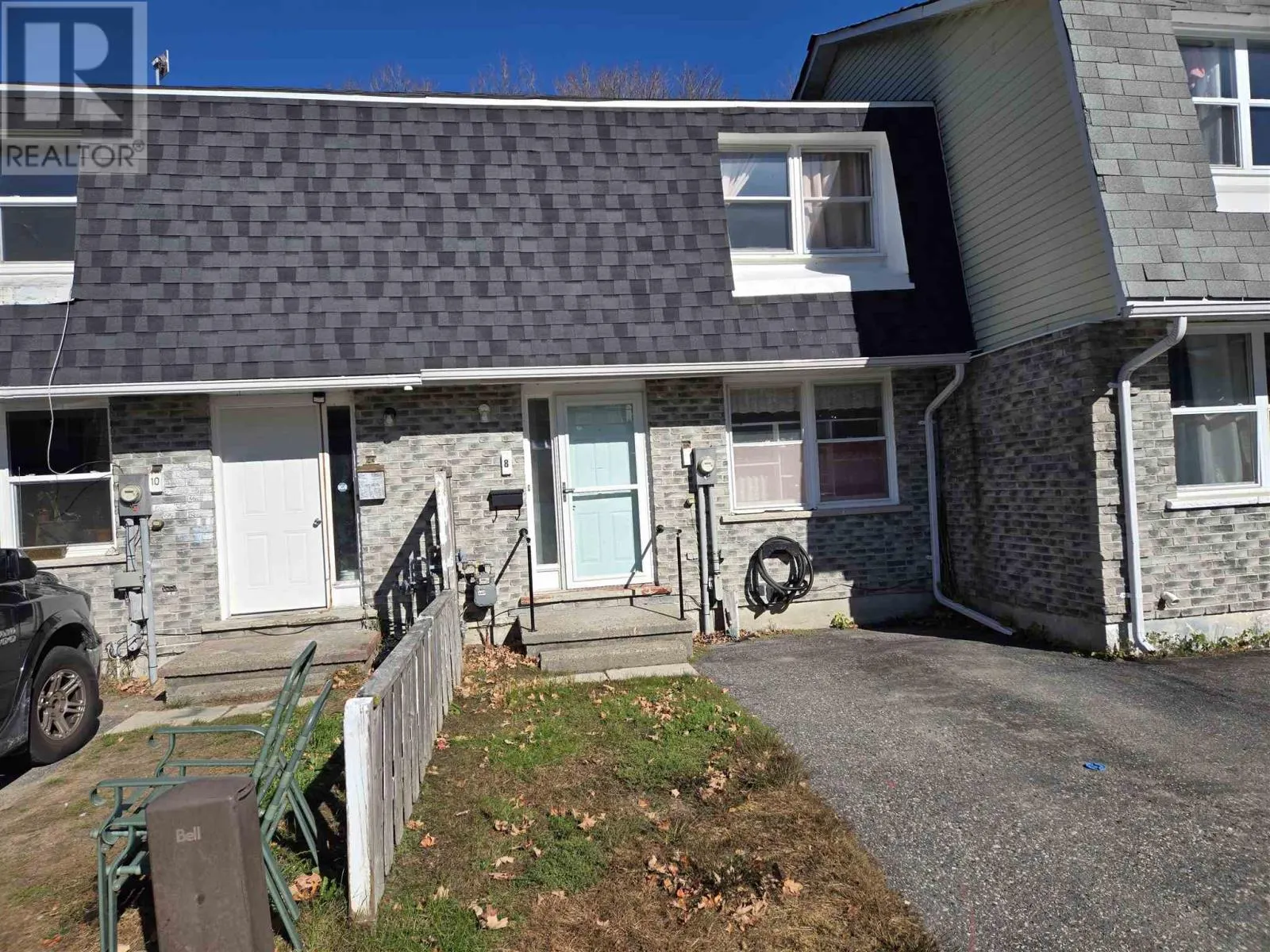 8 Bailey LN
