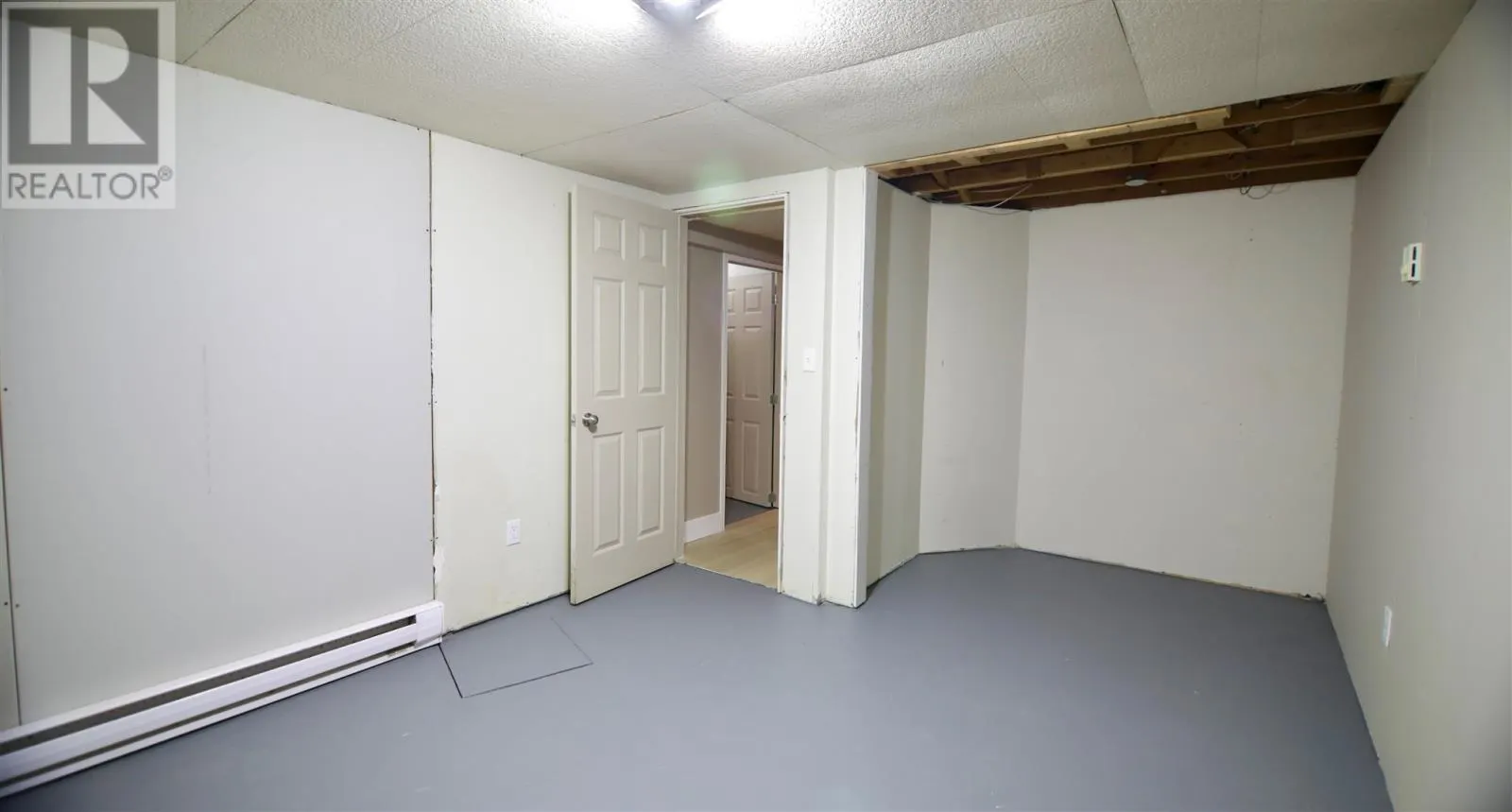 82 River RD