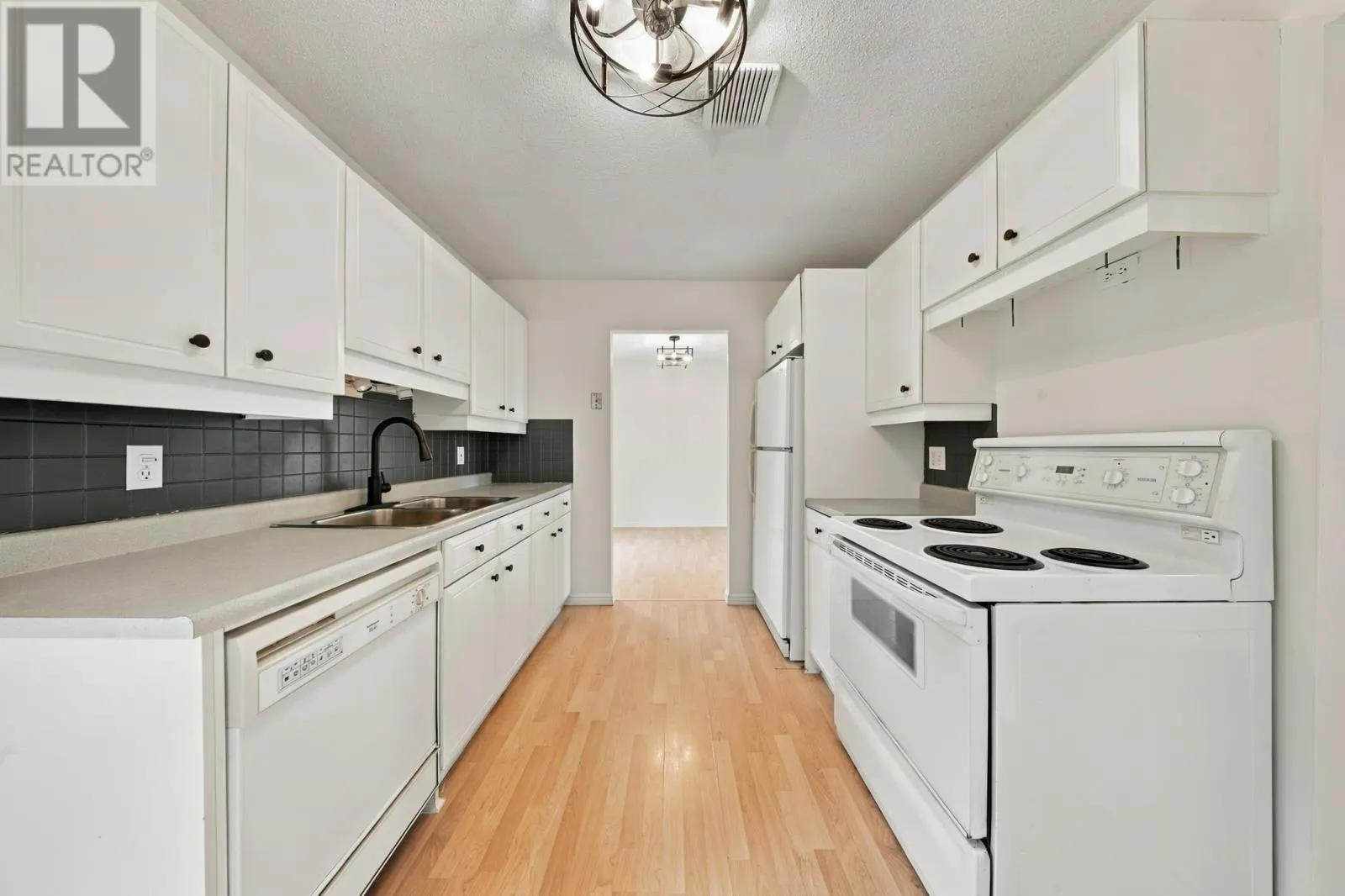 82 River RD