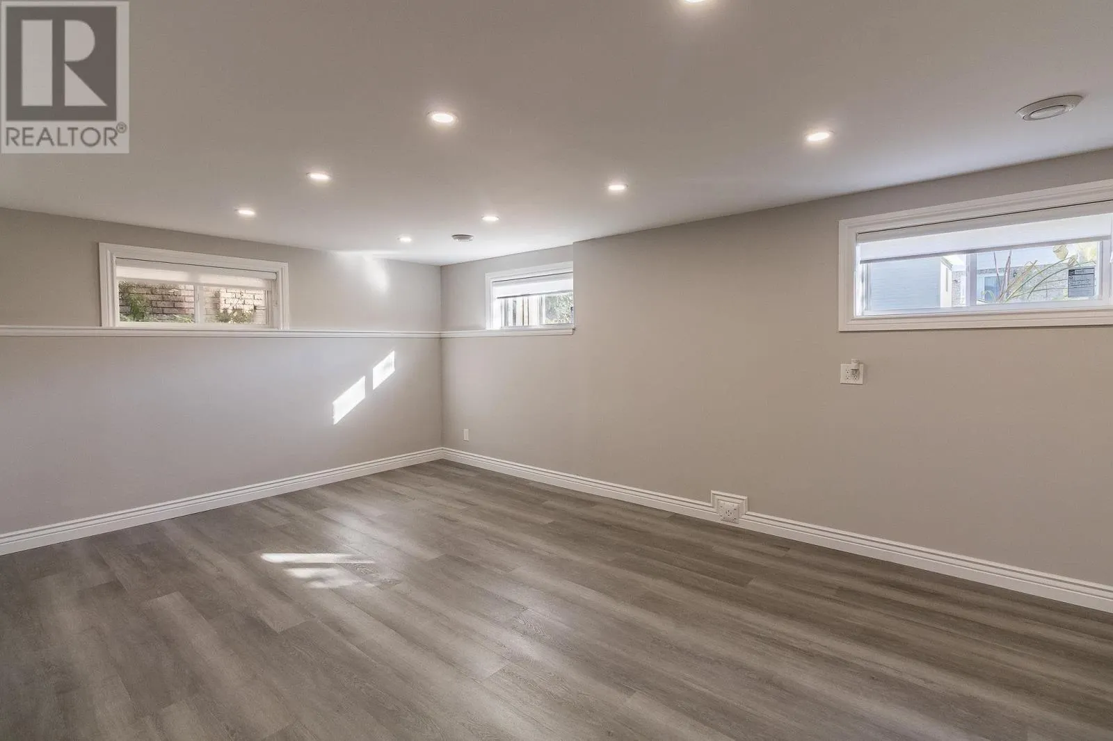 30 Highcrest ST