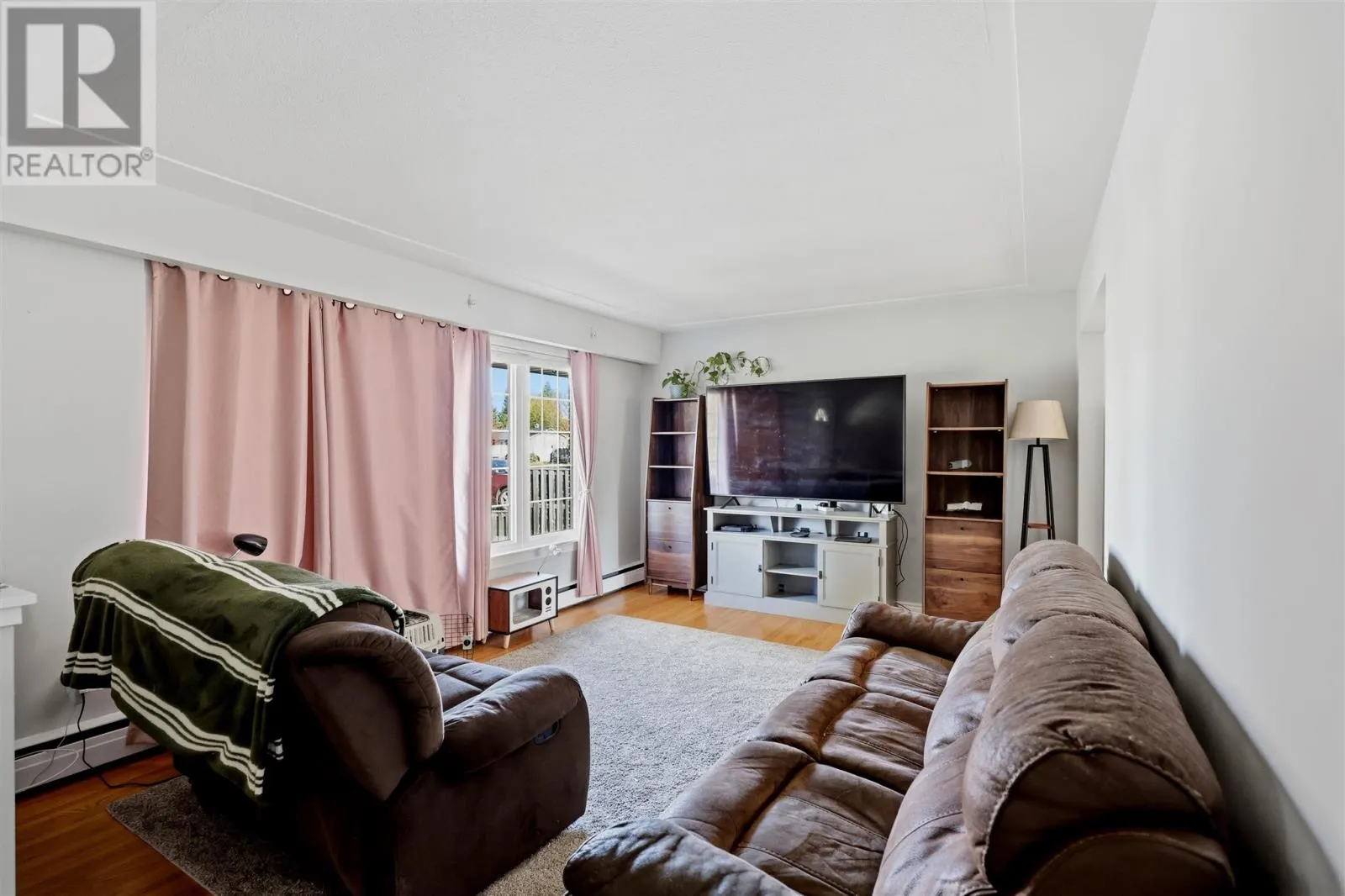 13 Irwin AVE