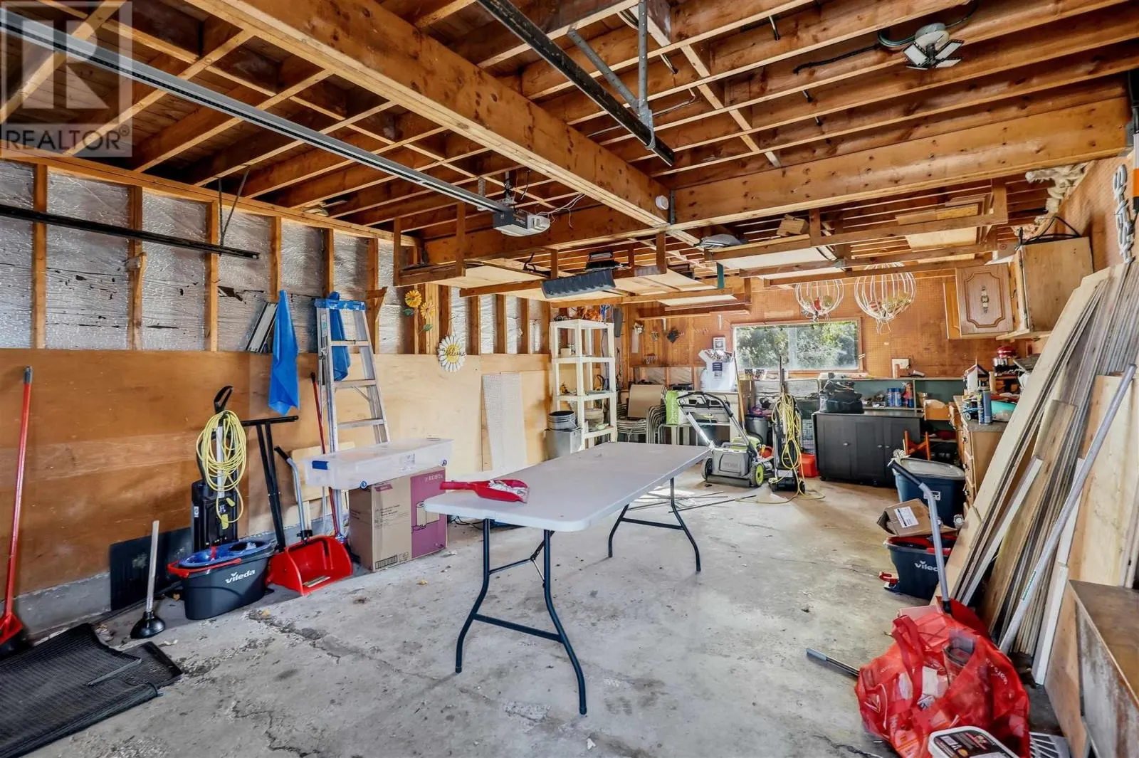 13 Irwin AVE