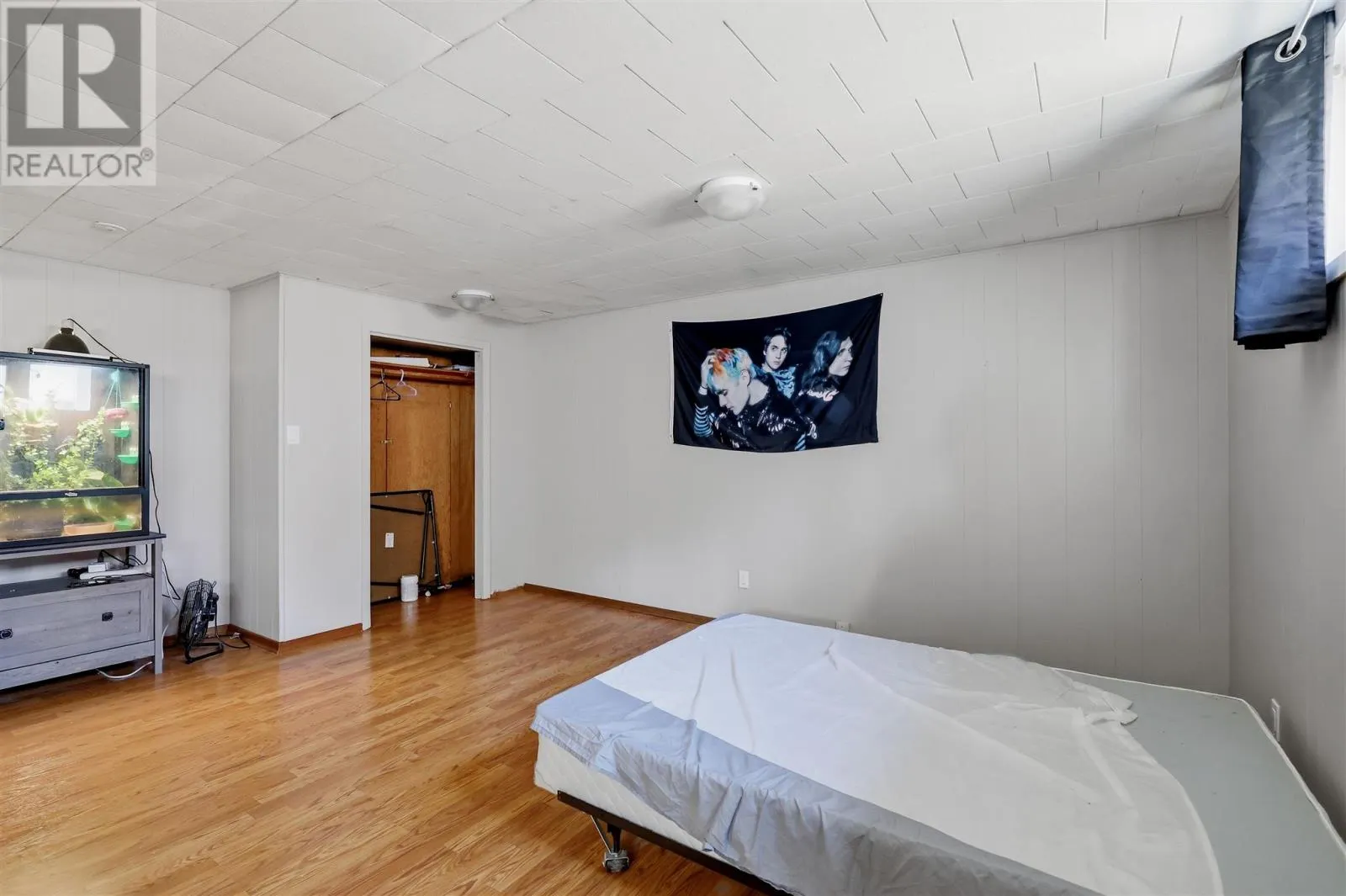 13 Irwin AVE