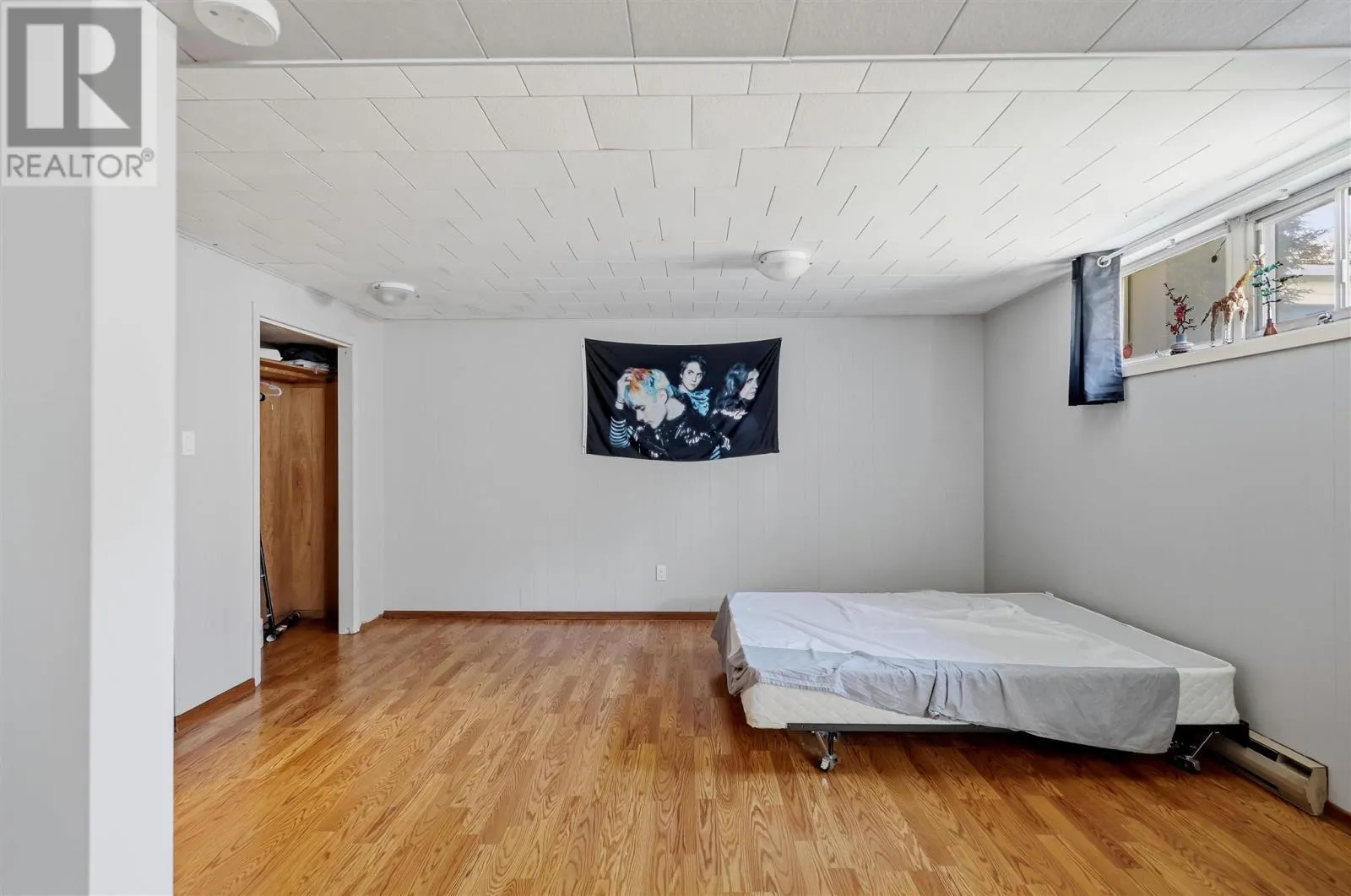 13 Irwin AVE