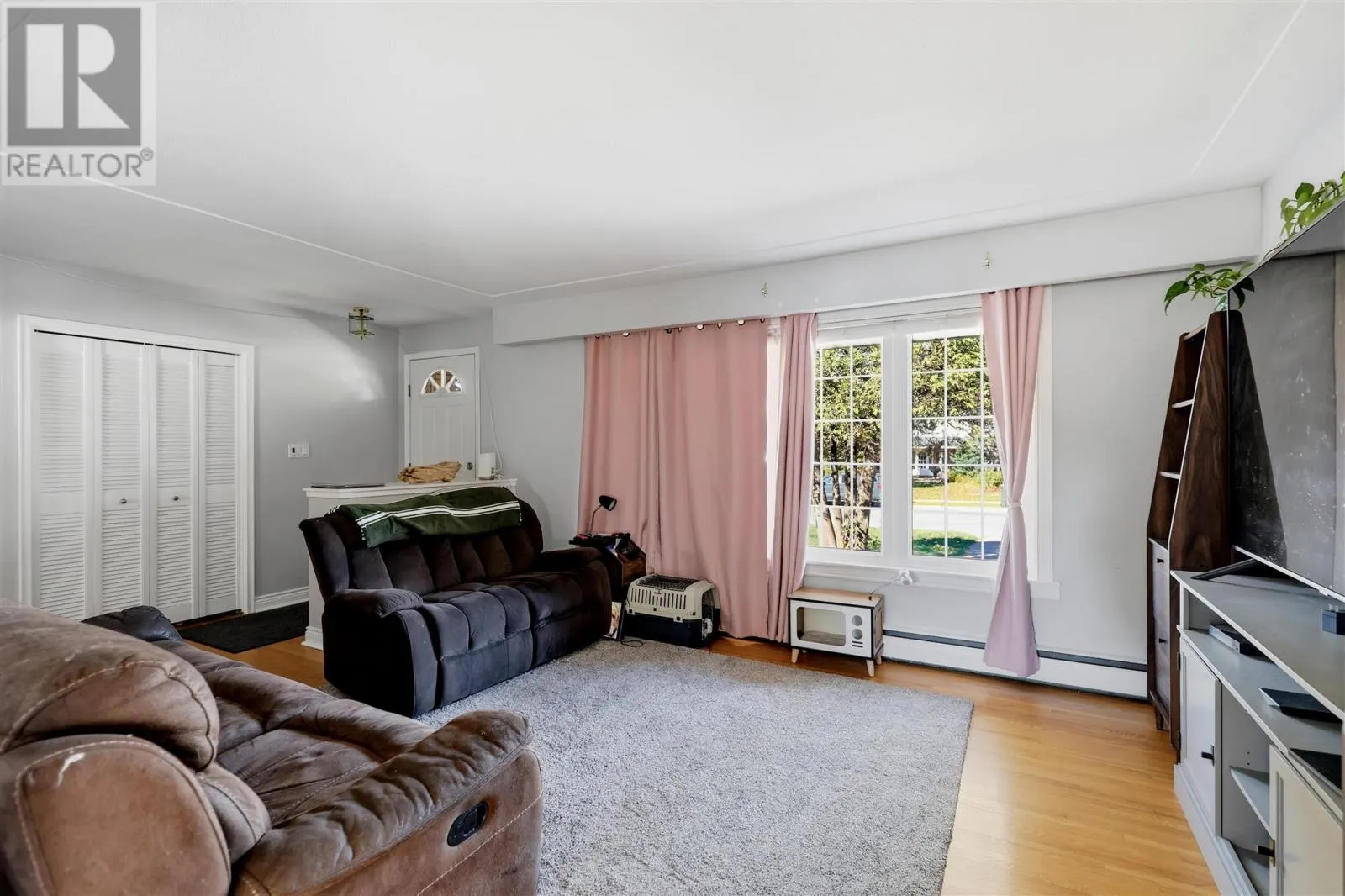 13 Irwin AVE