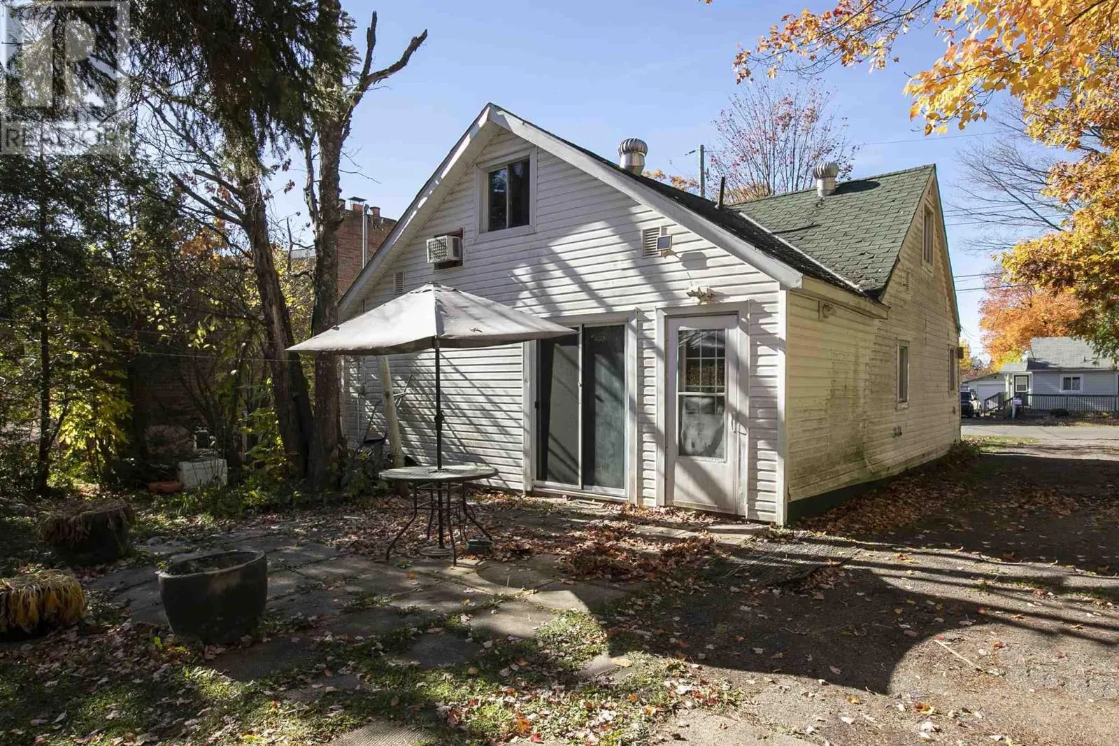 196 Elmwood AVE