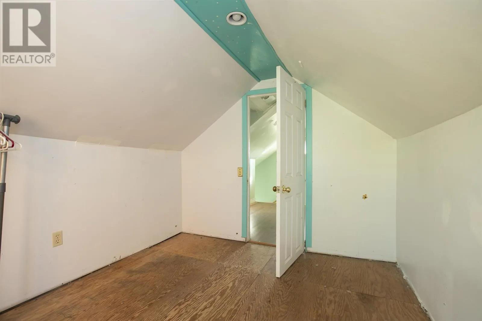 196 Elmwood AVE