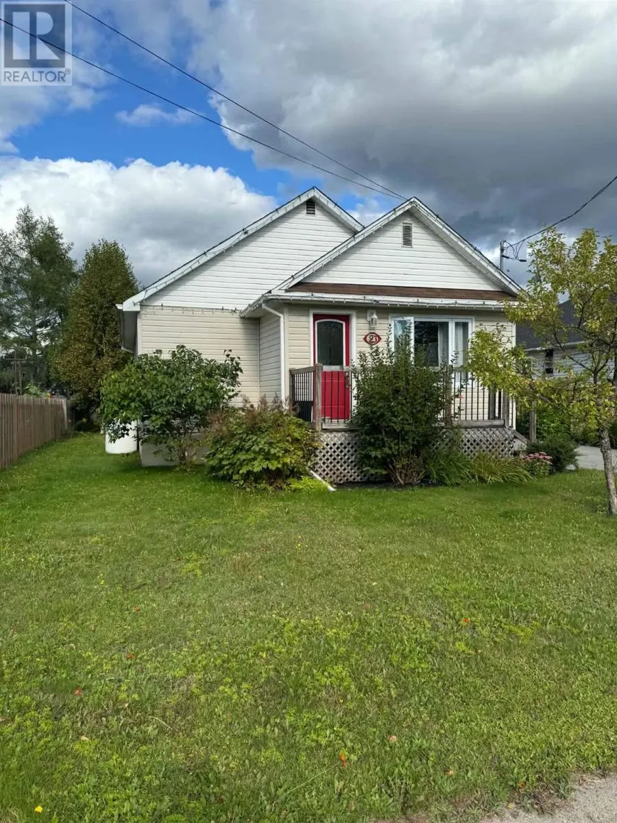 23 Hillcrest AVE