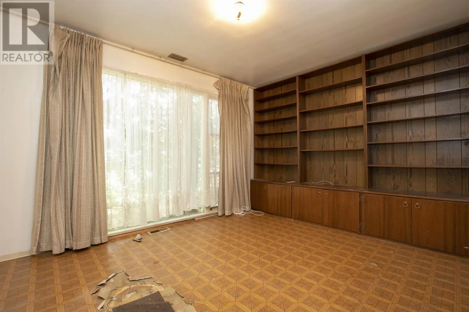 119 Parkdale DR
