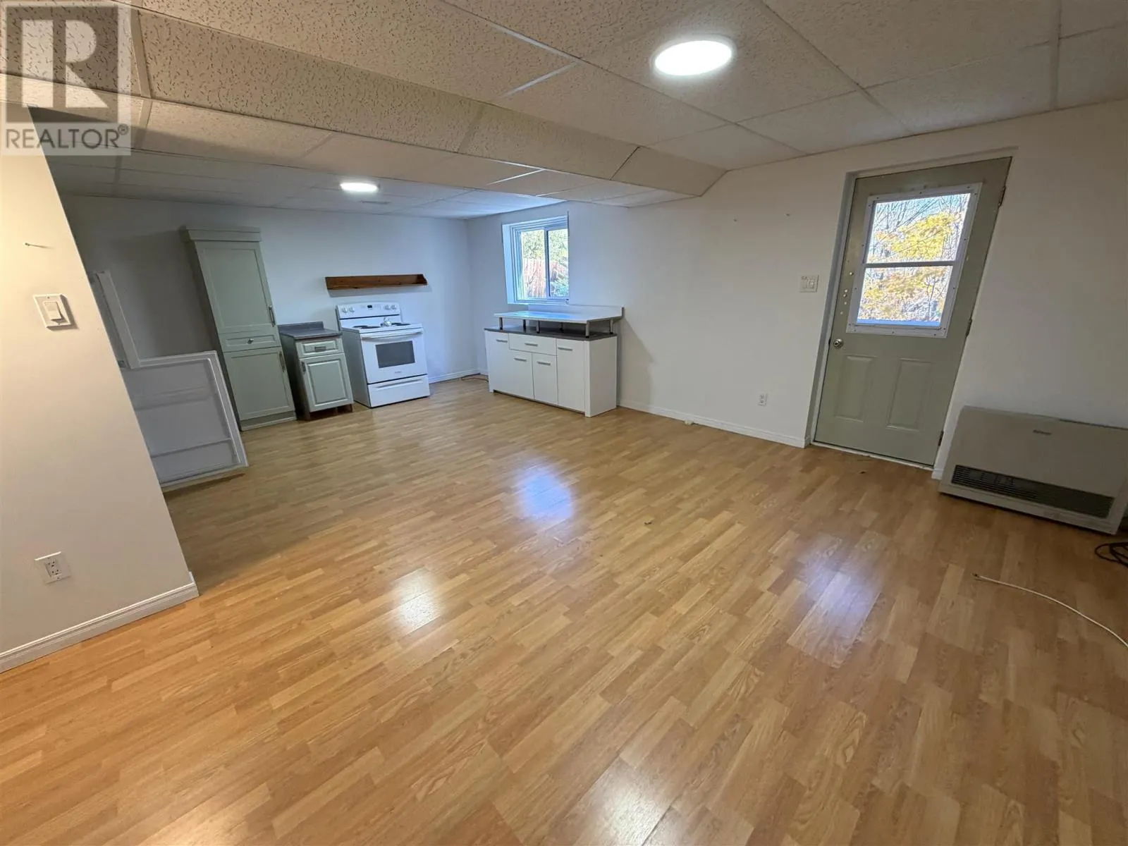 27 Hergott AVE
