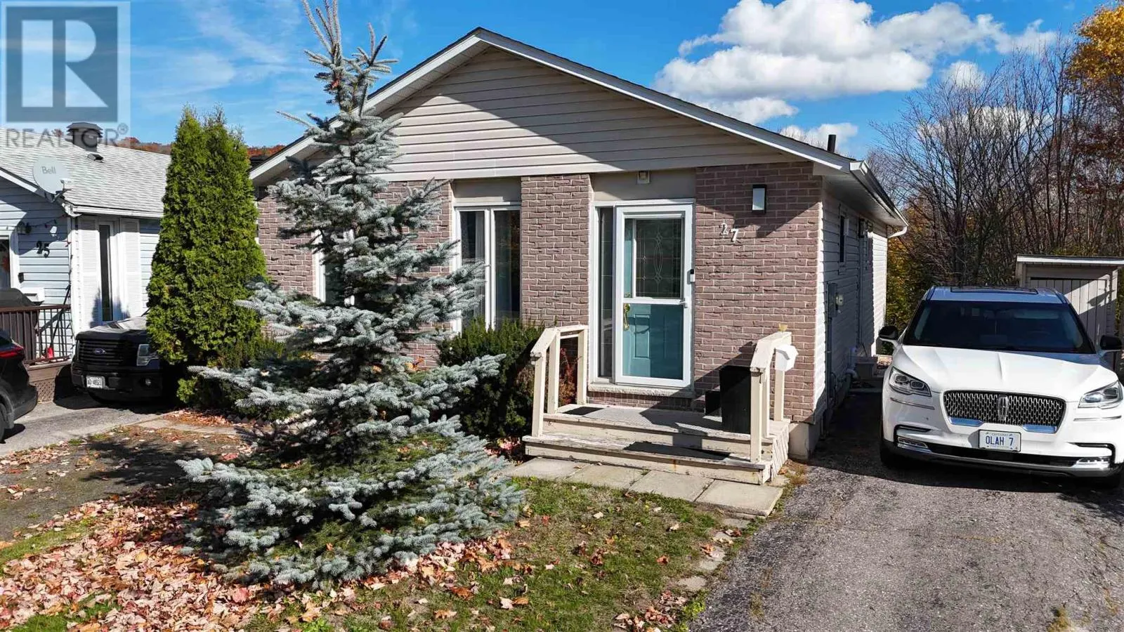 27 Hergott AVE