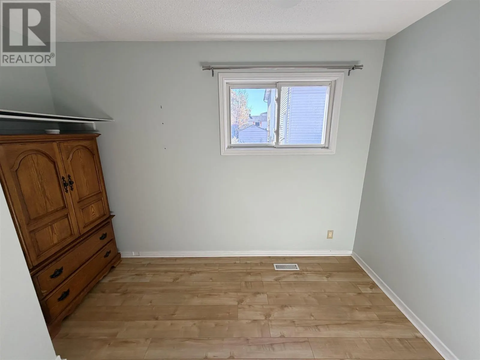 27 Hergott AVE