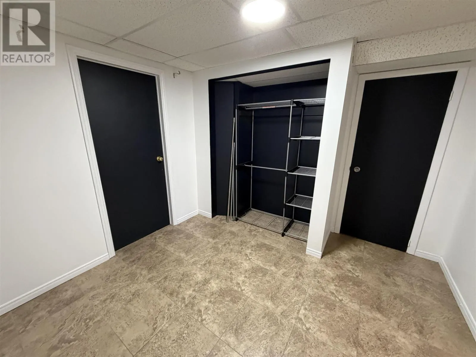 27 Hergott AVE