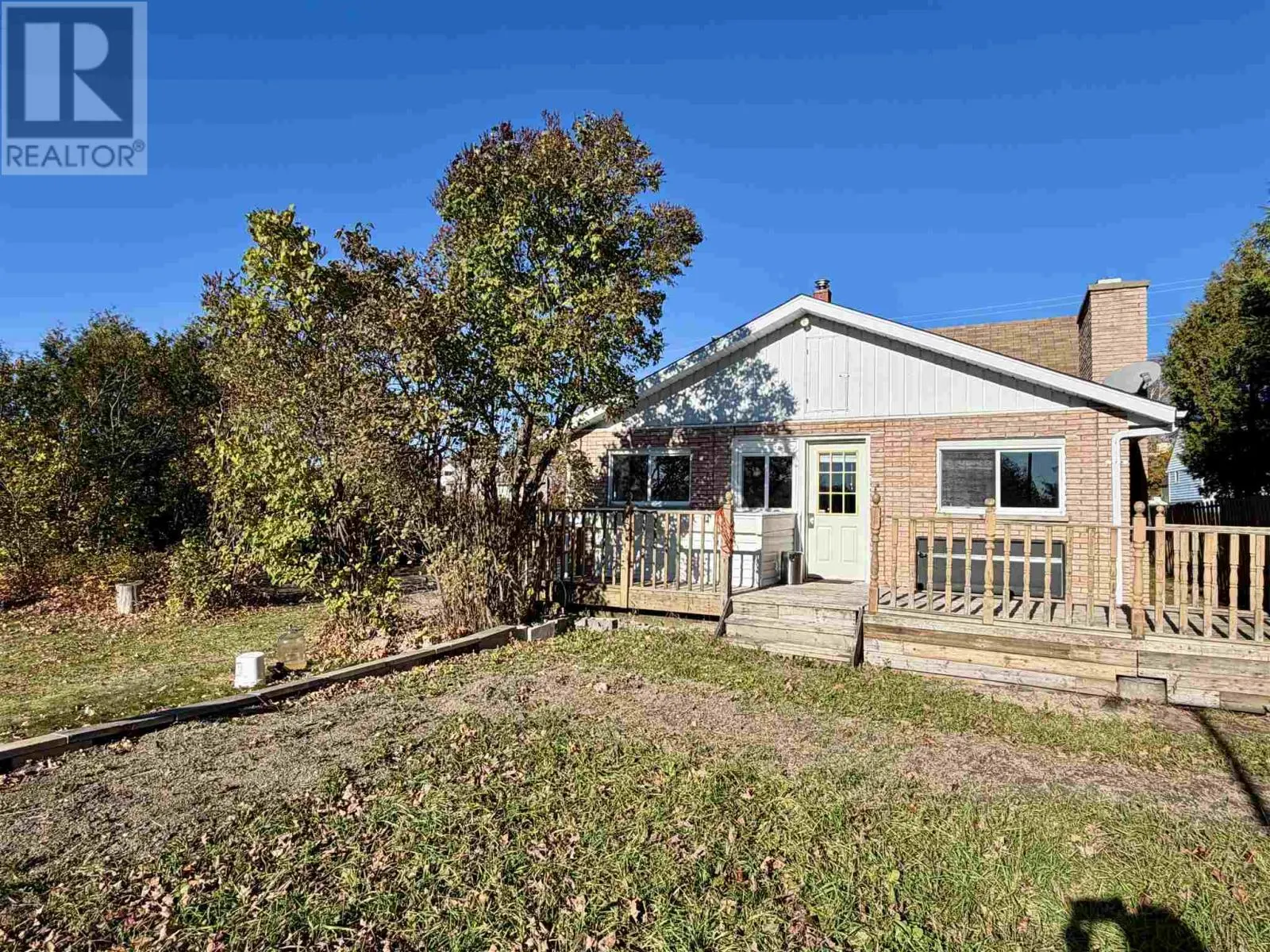 221 Hillside DR S