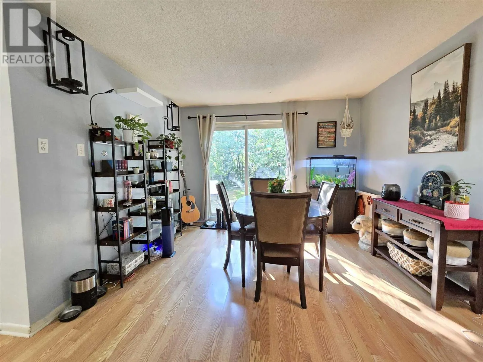 27 Ferguson AVE