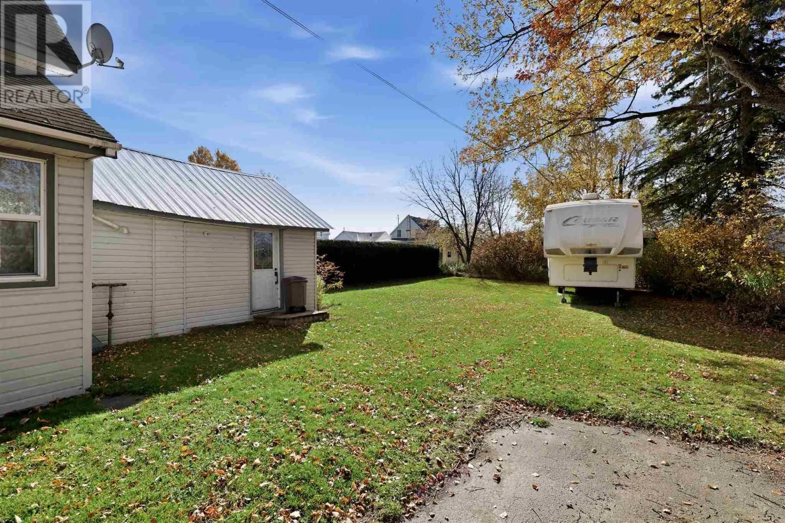 11 Huron ST E