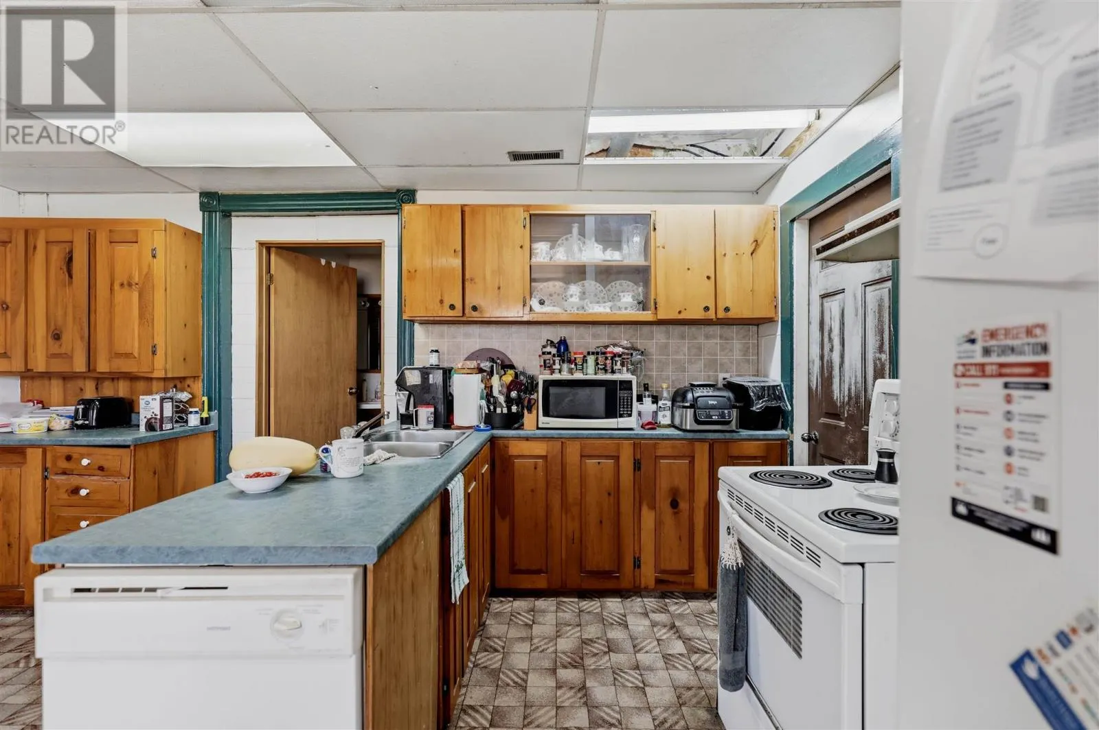 11 Huron ST E