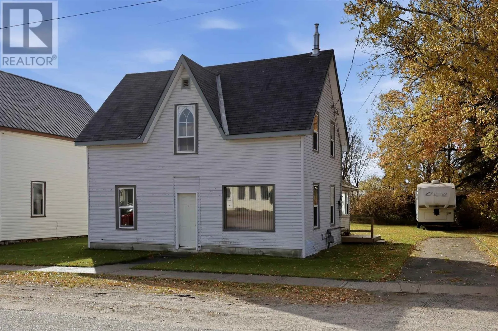 11 Huron ST E