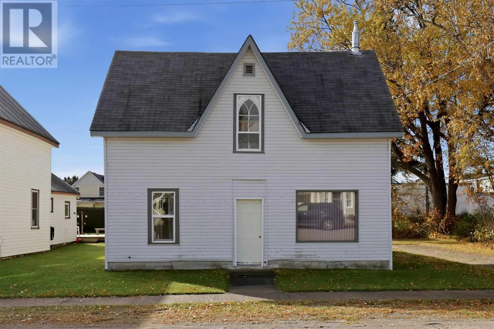 11 Huron ST E