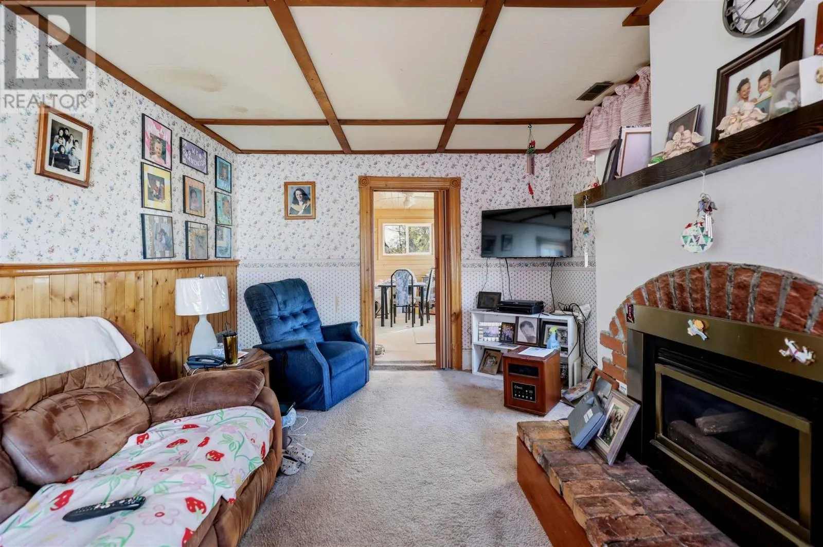 11 Huron ST E