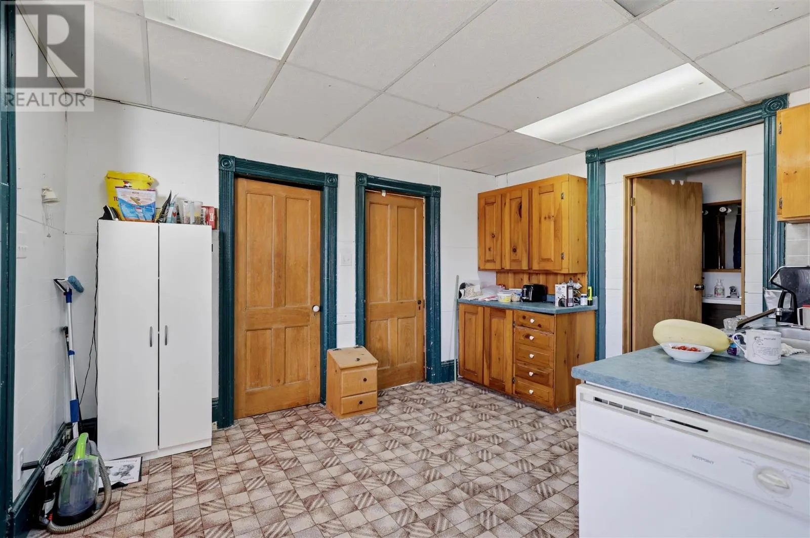 11 Huron ST E
