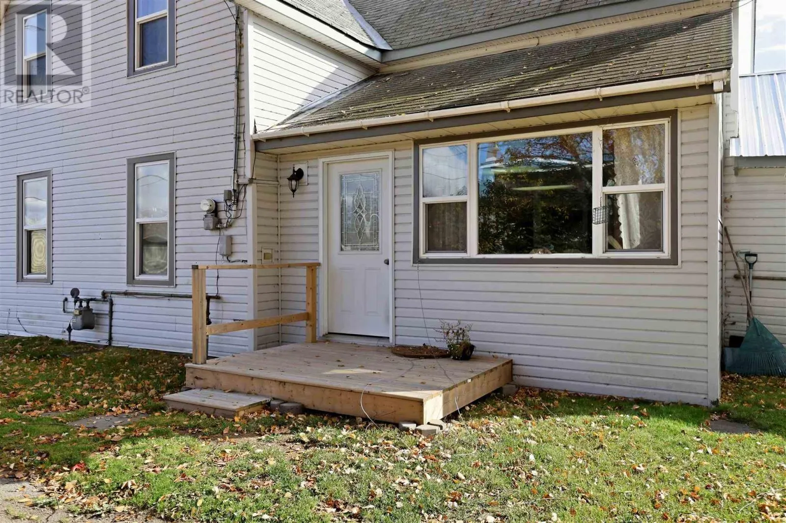 11 Huron ST E