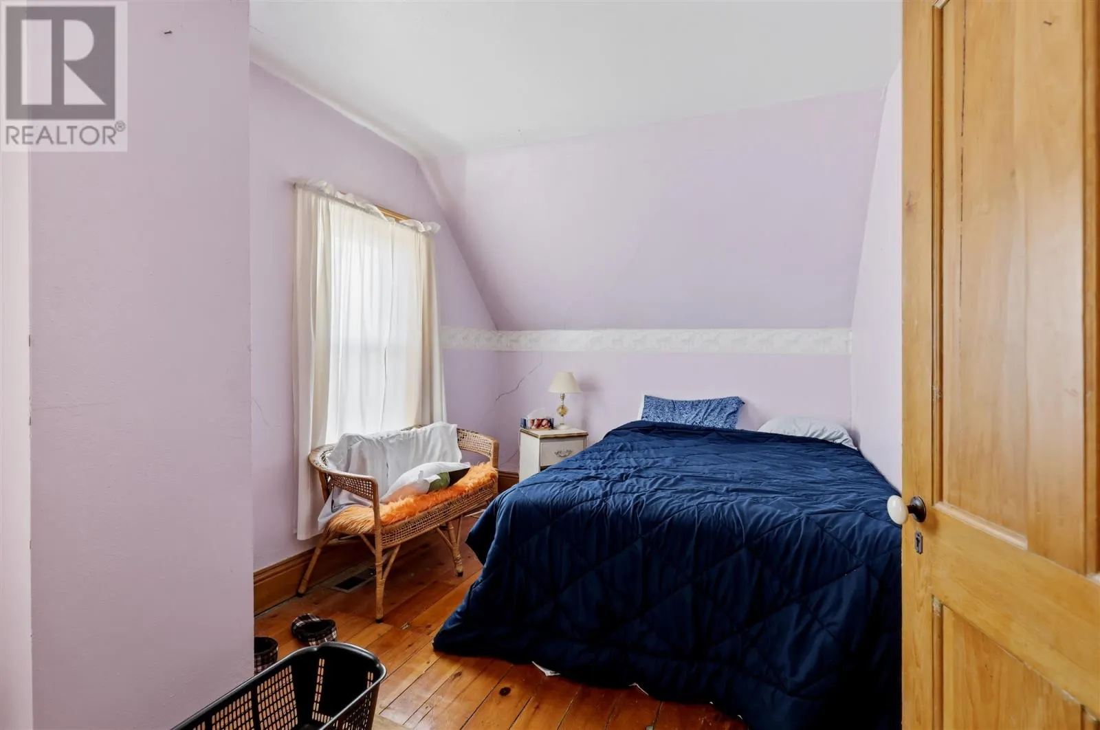11 Huron ST E