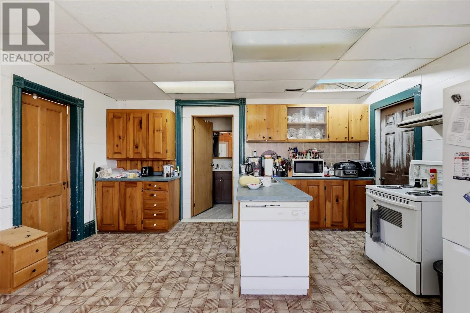 11 Huron ST E