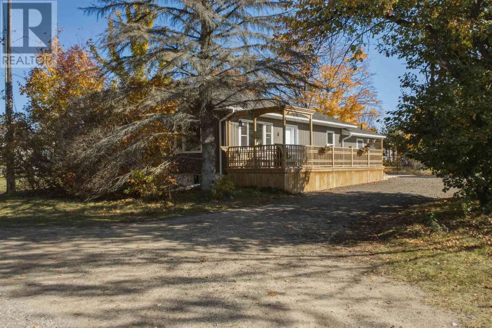 6 Victoria AVE