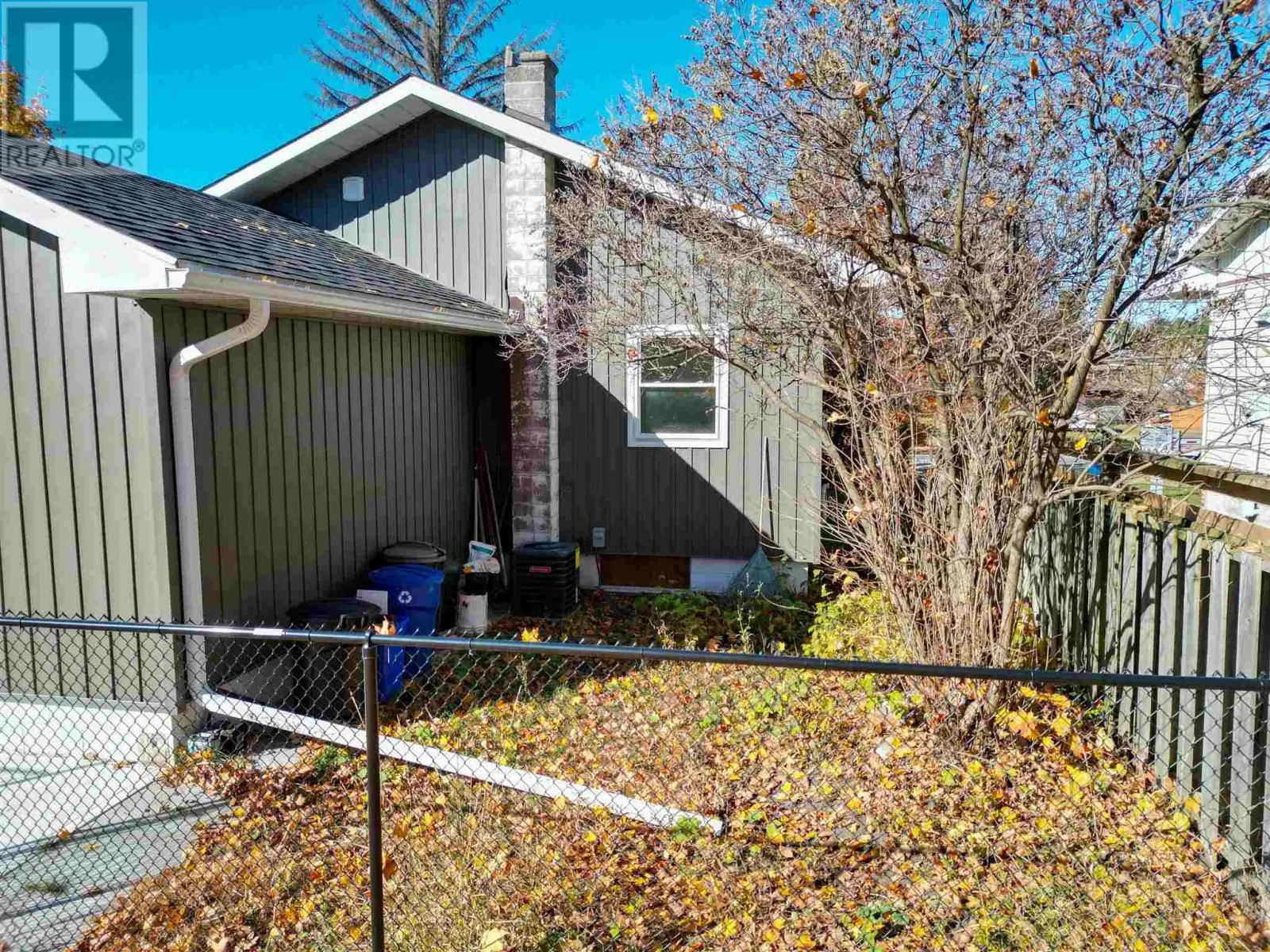 6 Victoria AVE