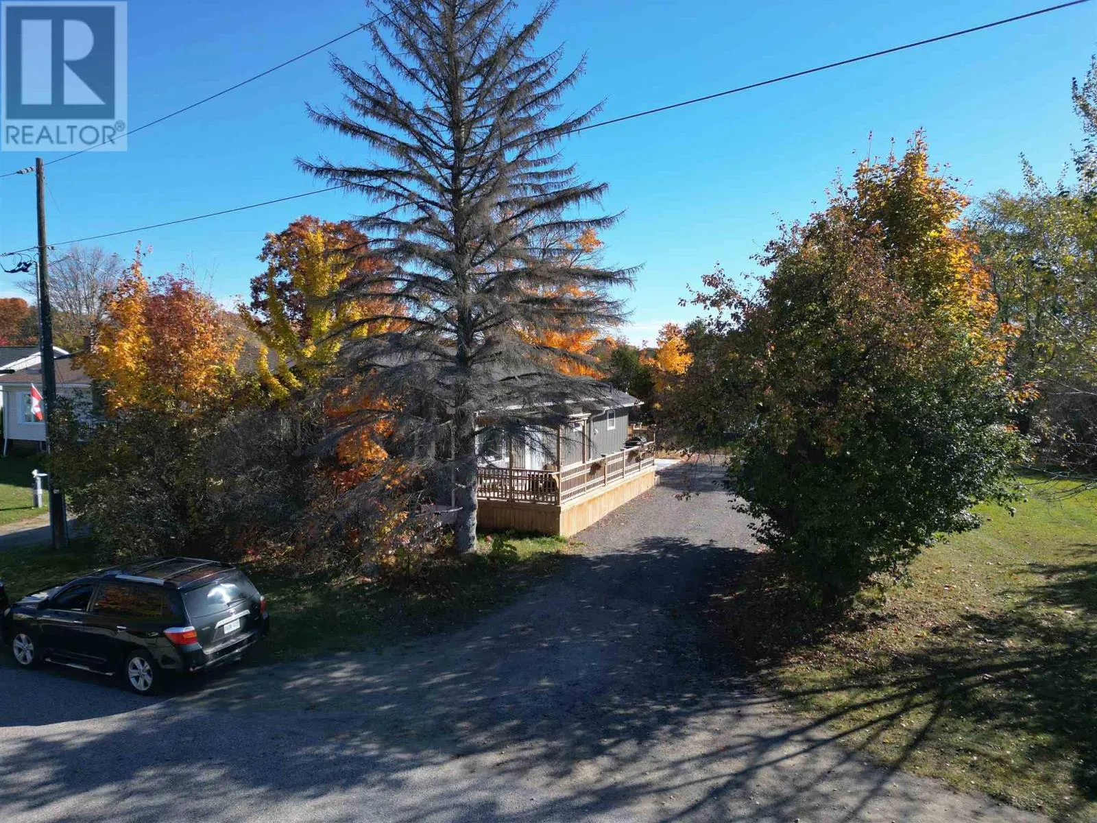 6 Victoria AVE